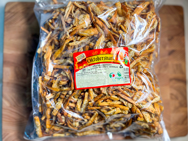 Нитка ЖАРЕНАЯ "Чеснок с зеленью" Oktobersnack 1 кг (сырный продукт) в Новомосковске