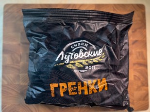 Джерки свиные со вкусом чили 45 гр.: Багет пшеничный грибы и сметана