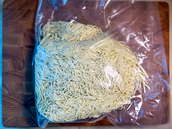 Сырный продукт ФЕРМЕРСКИЙ паутинка  укроп/чеснок в Новомосковске