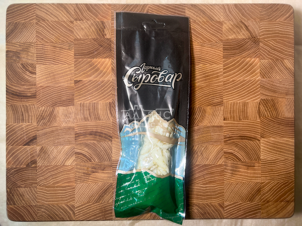 Сыр 100 гр ГОРНЫЙ СЫРОВАР (Косичка с укропом и чесноком) в Новомосковске